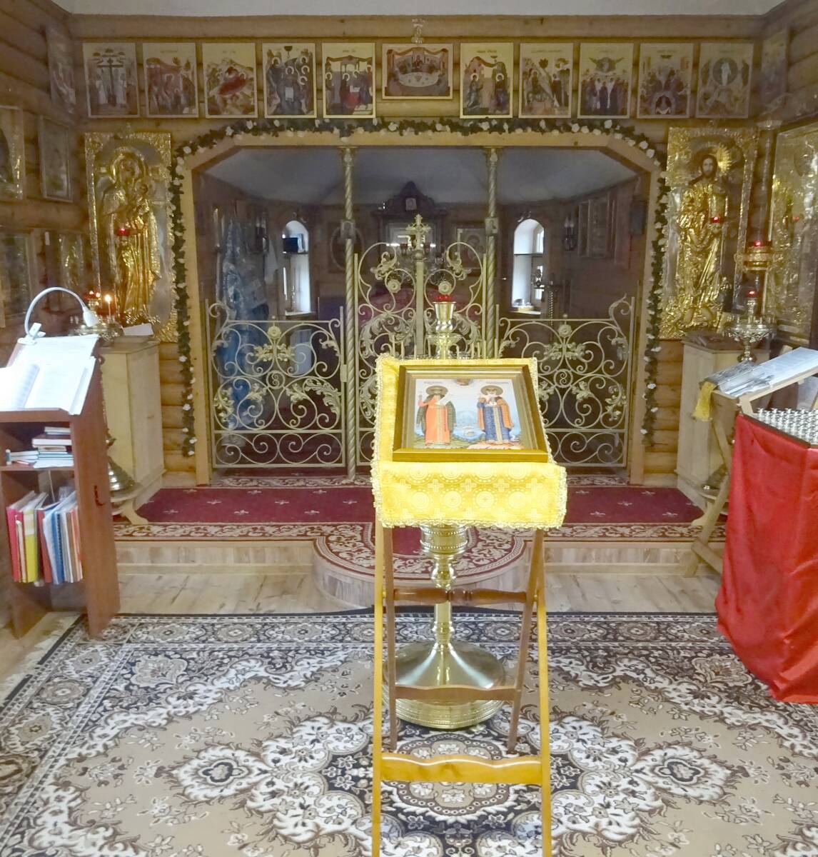 Церковь Петра и Февронии, Стрельна (Санкт-Петербург, Петродворцовый район, г. Санкт-Петербург). интерьер и убранство, Церковь Петра и Февронии.