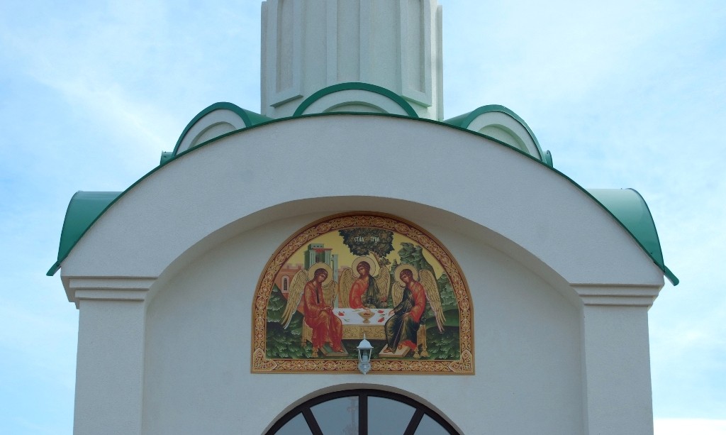 Бузулук. Часовня Троицы Живоначальной. архитектурные детали,  икона над входом в часовню