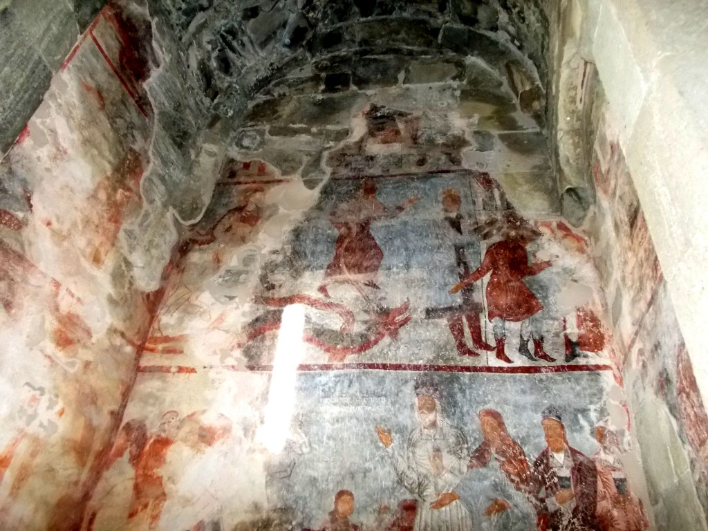 Церковь Георгия  Победоносца, Икви, урочище (Шида-Картли, Грузия). интерьер и убранство