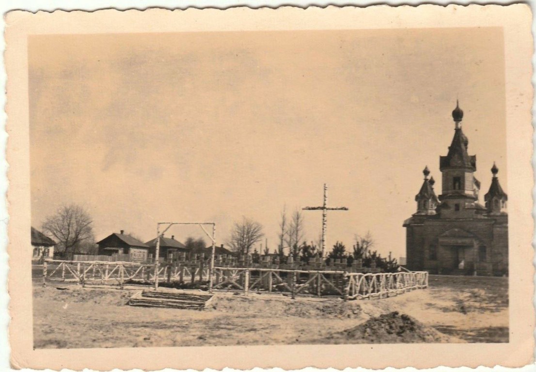 Церковь Николая Чудотворца, Сновск (Корюковский район, Украина, Черниговская область). архивная фотография, Западный фасад. Фото 1942 г. с аукциона e-bay.de