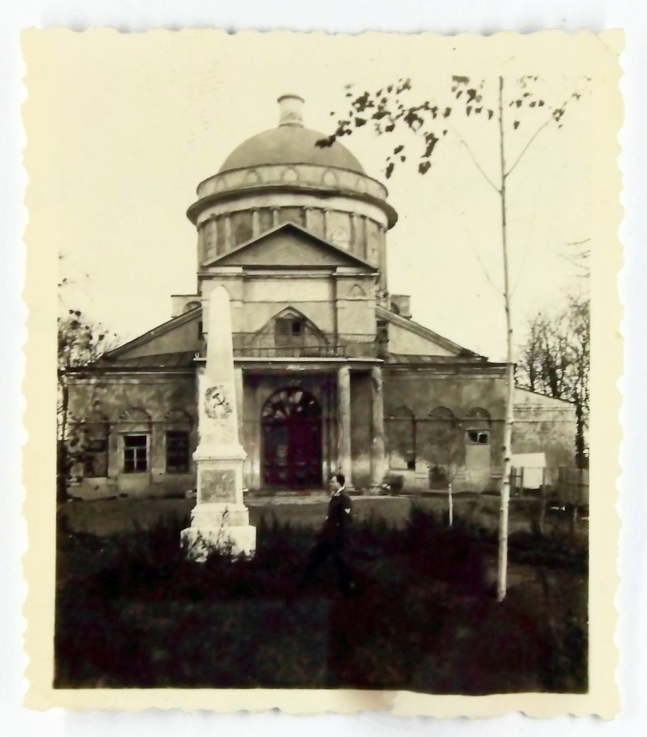 Западный фасад. Фото 1941 г. с аукциона e-bay.de, архивная фотография. Церковь Благовещения Пресвятой Богородицы (старая), Сычёвка (Сычёвский район, Смоленская область)