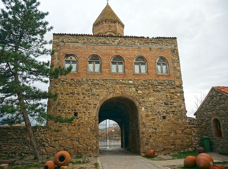 Церковь Стефана архидиакона, Урбниси (Шида-Картли, Грузия). дополнительная информация, Надвратная башня