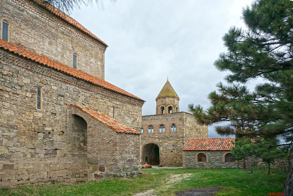 Церковь Стефана архидиакона, Урбниси (Шида-Картли, Грузия). дополнительная информация, Надвратная башня
