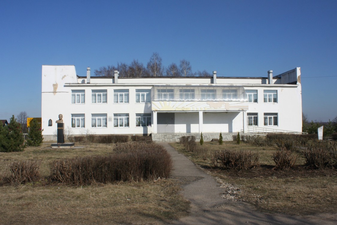 Церковь Николая Чудотворца, Клушино (Гагаринский район, Смоленская область). фасады, Вид на церковное место с запада.