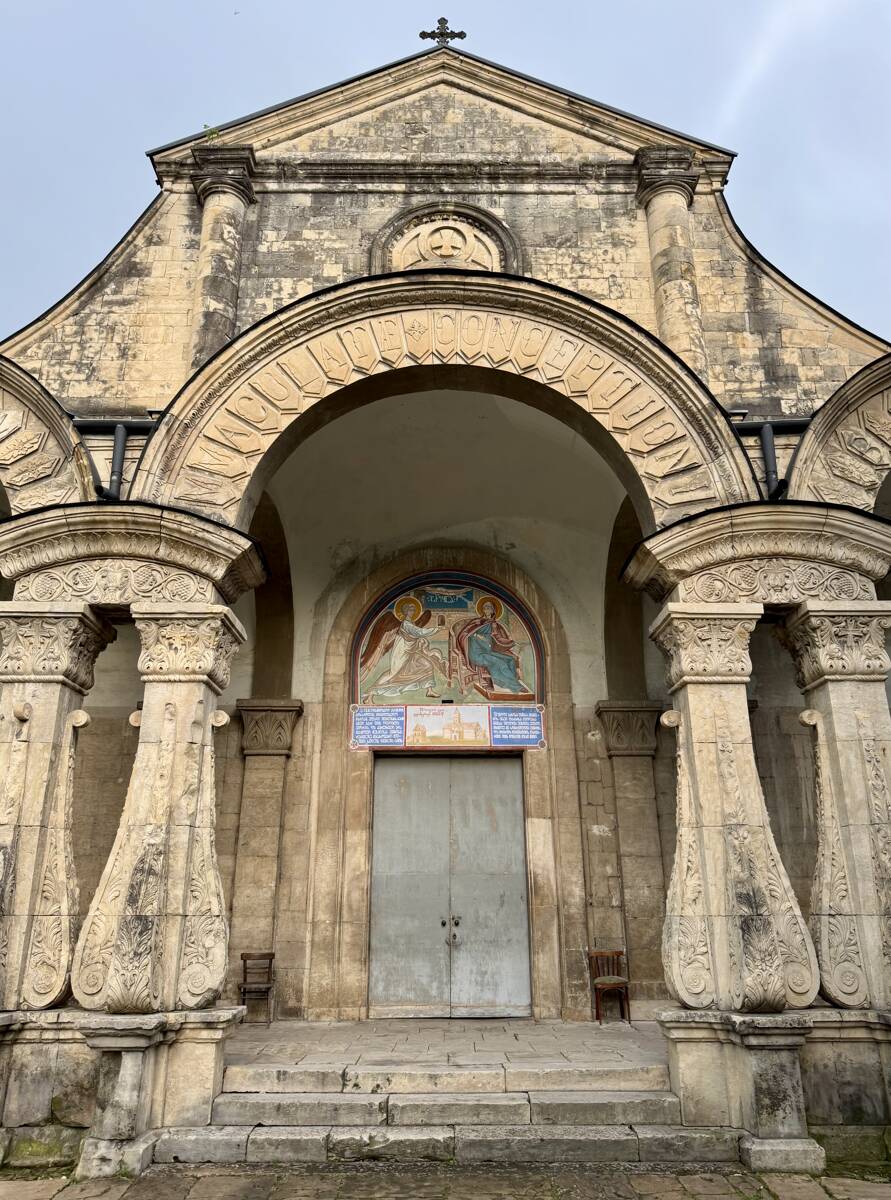 Церковь Благовещения Пресвятой Богородицы, Кутаиси (Имеретия, Грузия). архитектурные детали, Фрагмент входной лоджии