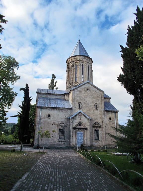 Кутаиси. Церковь Георгия Победоносца в нижней части. фасады