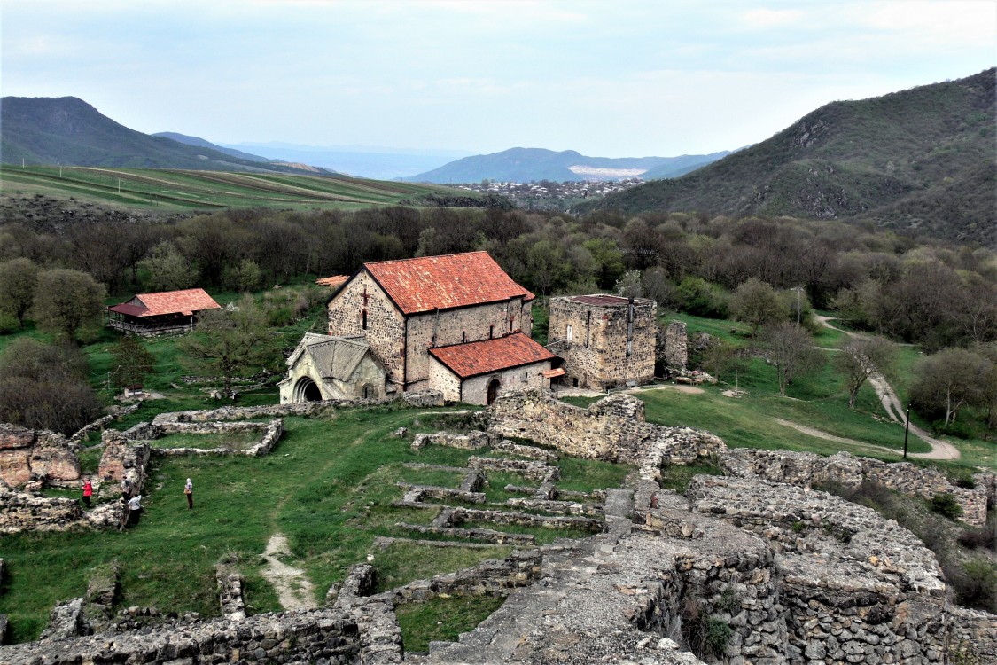 Патара-Дманиси. Успенский монастырь. общий вид в ландшафте, Вид с городища Дманиси