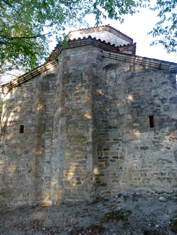 Монастырь Дзвели Шуамта.  Неизвестная церковь (большая купольная), Старая Шуамта (Кахетия, Грузия). архитектурные детали, западный фасад