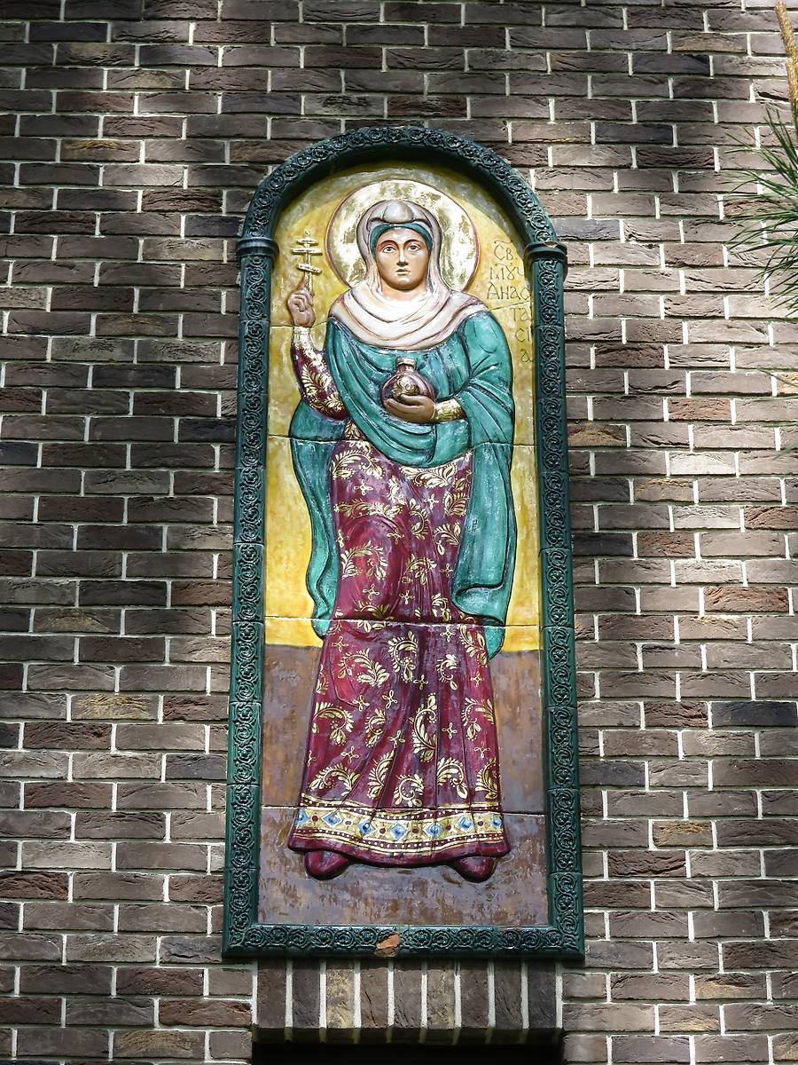 Священномученица Анастасия, архитектурные детали. Церковь Иоанна Богослова, Заветы Ильича (Пушкинский район и гг. Ивантеевка, Королёв, Московская область)