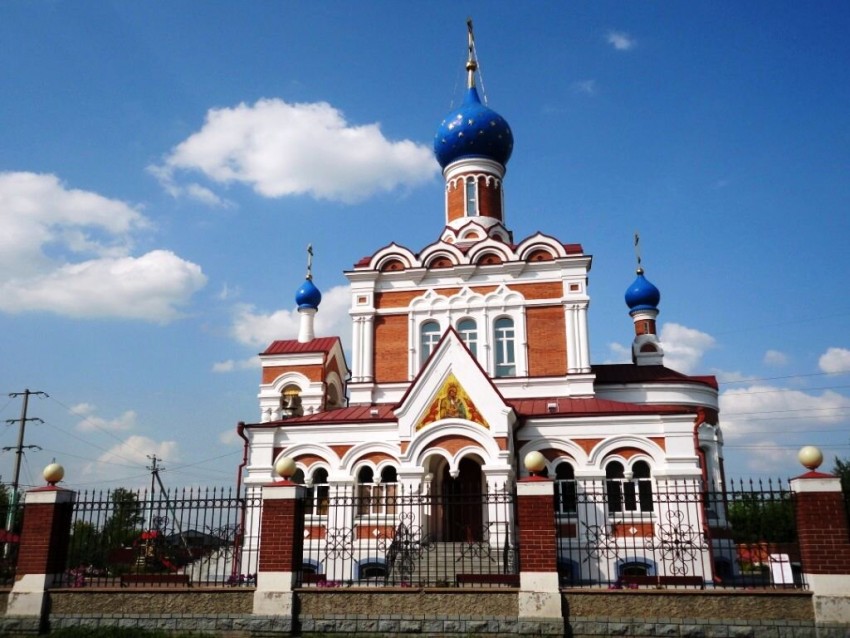 Церковь пресвятой богородицы новосибирск. Храм Утоли моя печали Новосибирск. Иконы храма Утоли моя печали в Новосибирске. Церковь иконы Божией матери Новосибирск. Чистоозёрное, Церковь Успения Пресвятой Богородицы.