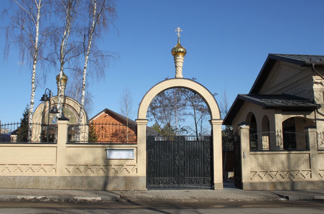 Церковь Ксении Петербургской, Слобода (Ленинский городской округ, Московская область). архитектурные детали, Ворота ограды, вид с юга