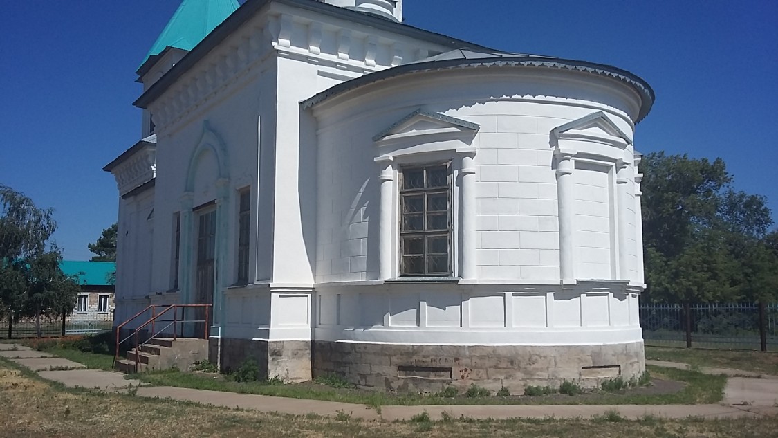 Церковь Покрова Пресвятой Богородицы, Бородинск (Ташлинский район, Оренбургская область). архитектурные детали, Алтарная часть
