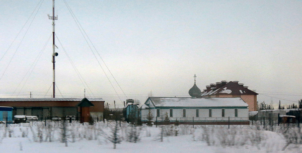 Церковь Покрова Пресвятой Богородицы, Правохеттинский (Надымский район и г. Надым, Ямало-Ненецкий автономный округ). общий вид в ландшафте