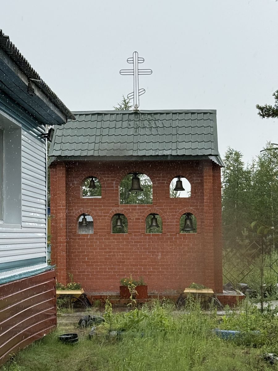 Церковь Покрова Пресвятой Богородицы, Правохеттинский (Надымский район и г. Надым, Ямало-Ненецкий автономный округ). дополнительная информация, Звонница
