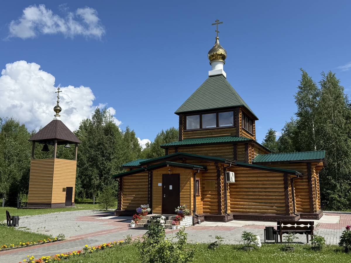 Церковь Димитрия Ростовского на архиерейском подворье, Таволожное, урочище (Ханты-Мансийский район и г. Ханты-Мансийск, Ханты-Мансийский автономный округ). общий вид в ландшафте, Вид с юго-запада