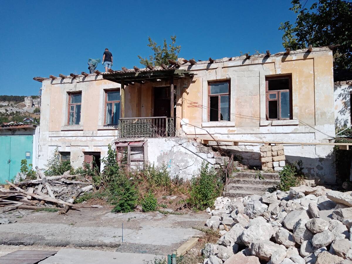 Собор Николая Чудотворца, Бахчисарай (Бахчисарайский район, Республика Крым). общий вид в ландшафте, Дом священника и причта