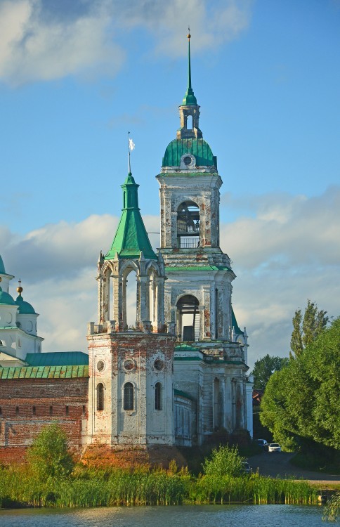 Ростов. Спасо-Яковлевский Димитриевский монастырь. Колокольня. фасады