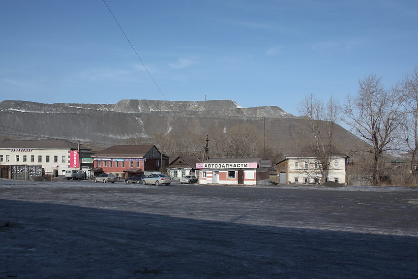 Церковь Рождества Пресвятой Богородицы, Сатка (Саткинский район, Челябинская область). дополнительная информация, Церковь стояла на месте этих отвалов