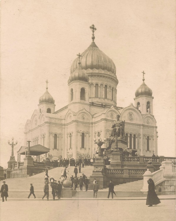 Хамовники. Соборный Храм Христа Спасителя (старый). архивная фотография, почтовая открытка  Изд Д.Хромов и В.Бахрад  1915 год