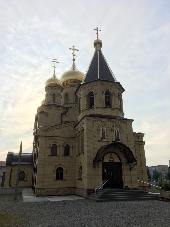 Невинномысск. Церковь Серафима Саровского. фасады