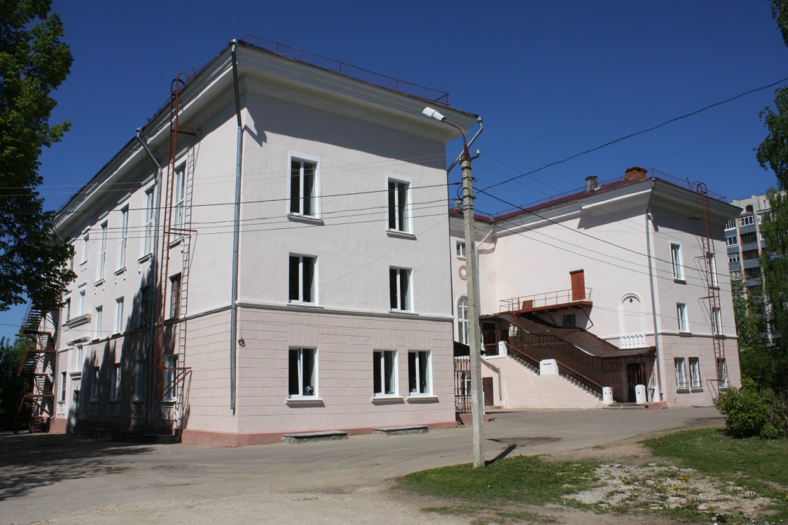 Церковь Троицы Живоначальной (Екатерининская), Ржев (Ржевский район и г. Ржев, Тверская область). фасады, Вид на церковное место с юго-востока.