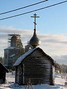 Амвросиевский скит Оптиной пустыни. Часовня Успения Пресвятой Богородицы, Часовня на фоне строящейся церкви<br>, Сосновый Бор, Выборгский район, Ленинградская область