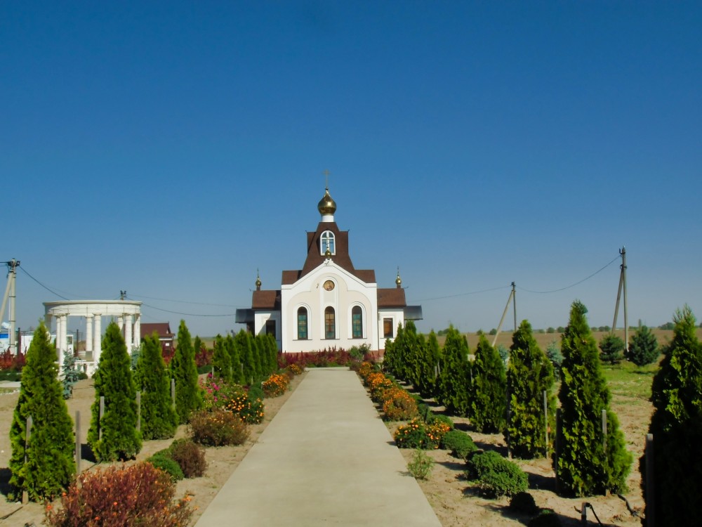 Церковь Николая Чудотворца, Прикубанский (Славянский район, Краснодарский край). общий вид в ландшафте, Сейчас там вот так
