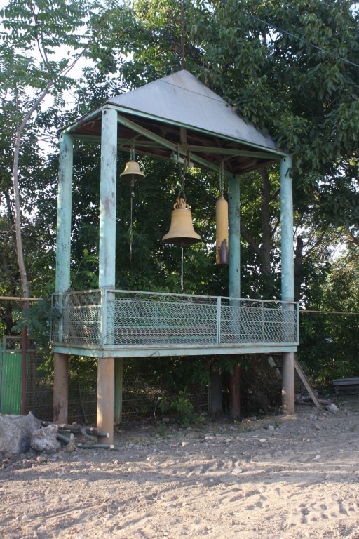 Церковь Георгия Победоносца, Петровская (Славянский район, Краснодарский край). дополнительная информация, Звонница.