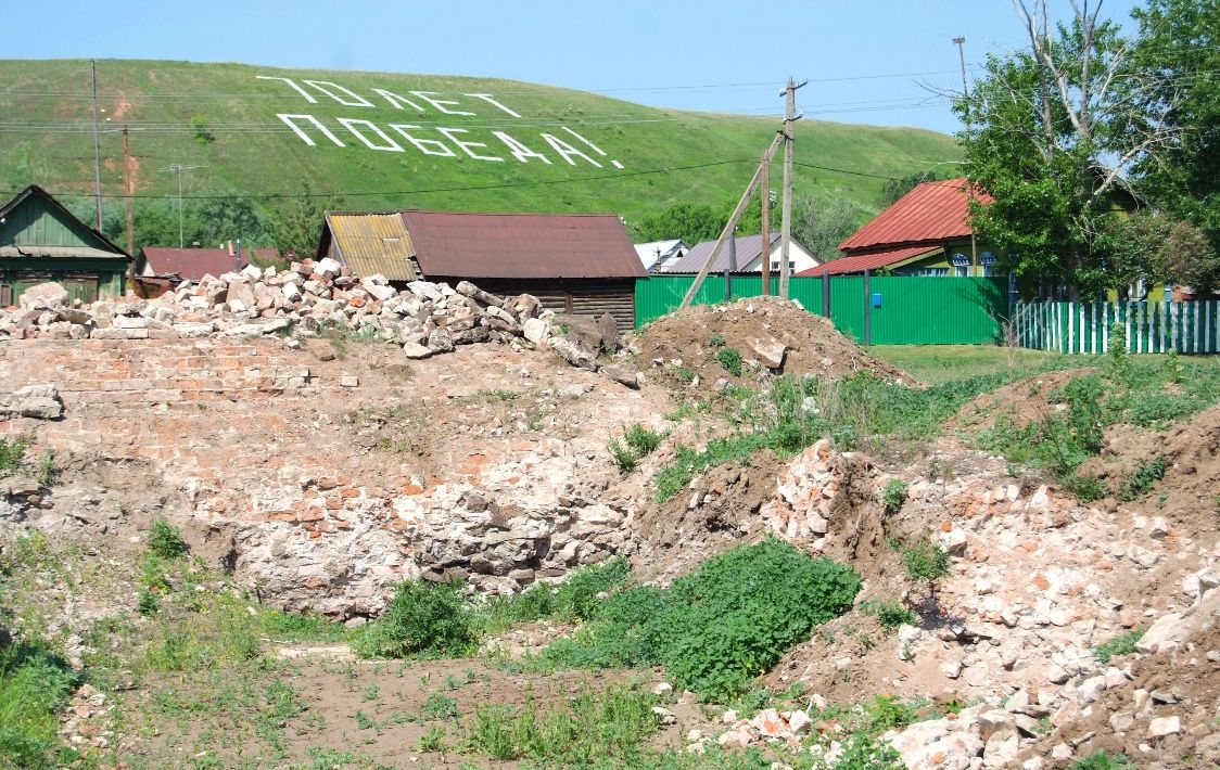 Елшанка первая. Церковь Рождества Христова. общий вид в ландшафте, Котлован с остатками фундамента утраченной  Христорождественской  церкви в селе  Первая Елшанка  