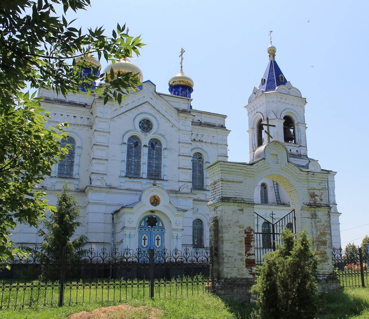 Церковь Успения Пресвятой Богородицы, Успенская (Белоглинский район, Краснодарский край). фасады