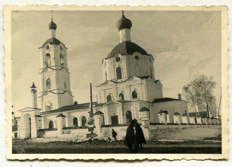 Вид на храм с юго-востока. Фото 1941 г. с аукциона e-bay.de, архивная фотография. Церковь Покрова Пресвятой Богородицы на Князь-Фёдоровской стороне, Ржев (Ржевский район и г. Ржев, Тверская область)
