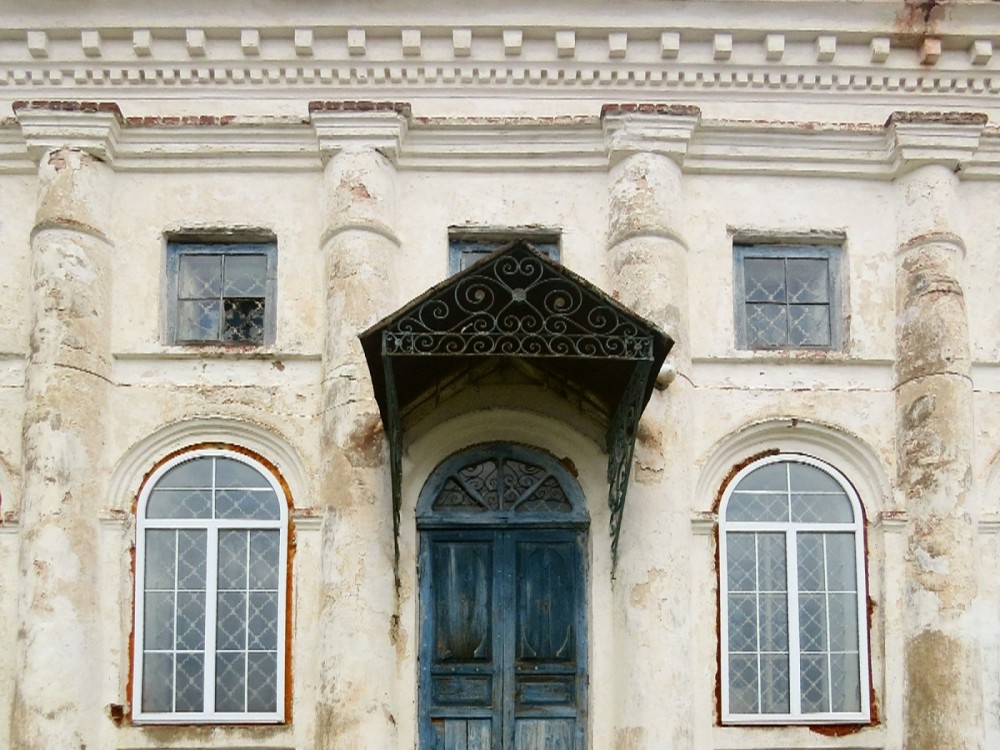 Контеево. Церковь Михаила Архангела. архитектурные детали, Фрагмент фасада