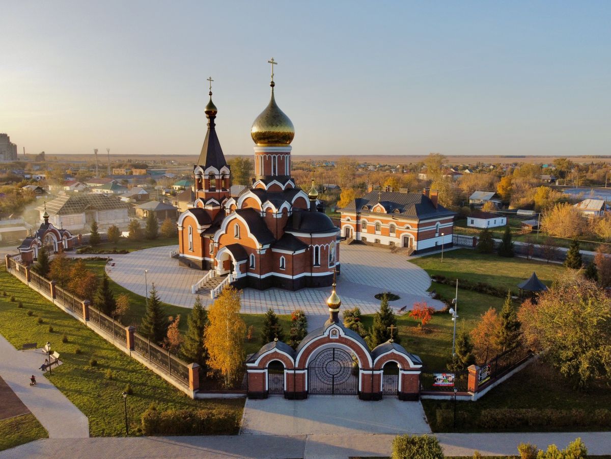 Церковь Илии Пророка, Каргат (Каргатский район, Новосибирская область). дополнительная информация, Территория с ЮВ ворот