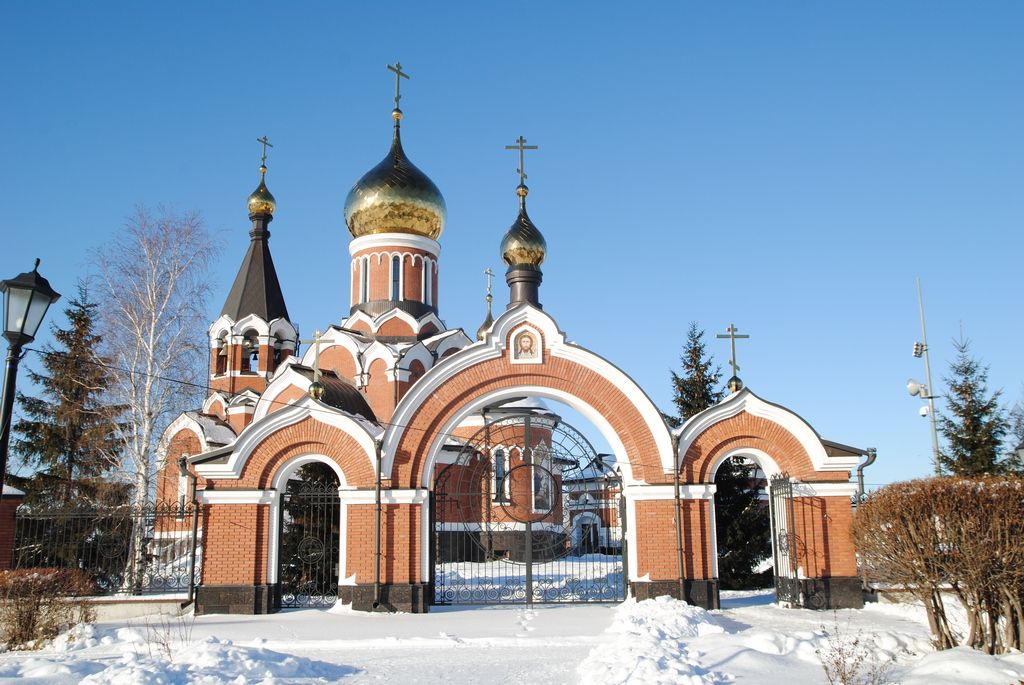 Церковь Илии Пророка, Каргат (Каргатский район, Новосибирская область). дополнительная информация, Вход из парка культуры и отдыха