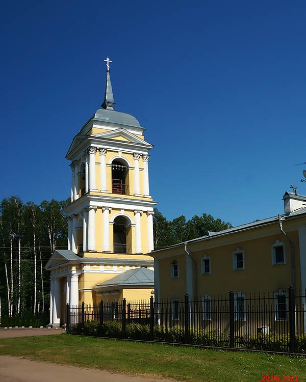 Антониево-Леохновский Спасо-Преображенский мужской монастырь. Колокольня, Леохново (Старорусский район, Новгородская область). фасады