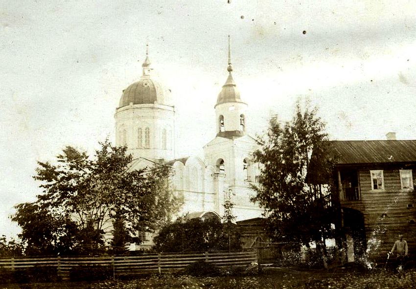 Церковь Петра и Павла, Шаркан (Шарканский район, Республика Удмуртия). архивная фотография, Фотография из архива Екатерины Богдановой.