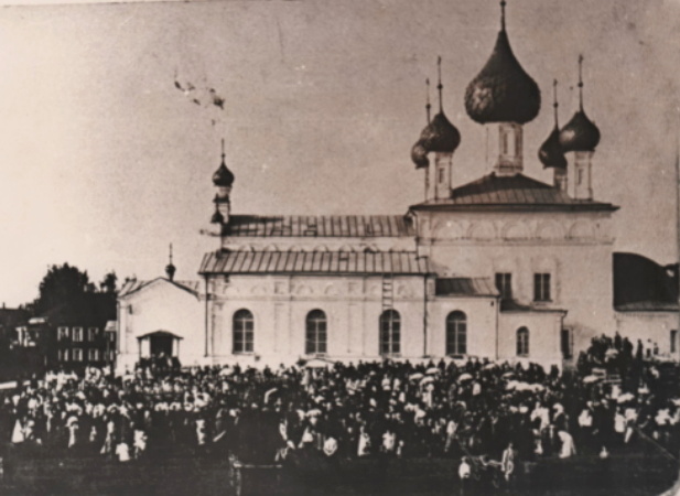Собор Смоленской иконы Божией Матери, Данилов (Даниловский район, Ярославская область). архивная фотография, Соборная пл. Смоленская церковь. Посадка деревьев. 1910 г. Из Госкаталога музейного фонда РФ.