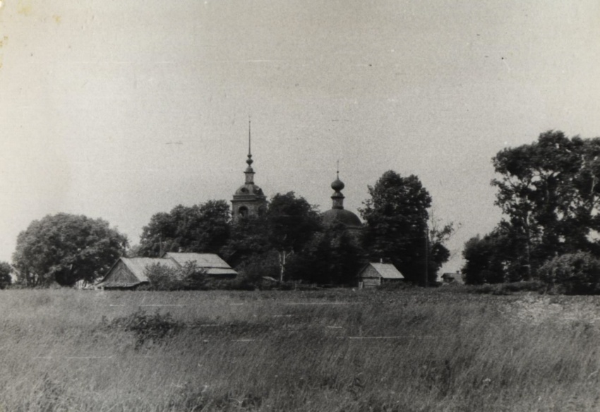 Церковь Благовещения Пресвятой Богородицы, Благовещенская Гора (Ростовский район, Ярославская область). архивная фотография, Вид храма от дер. Новосёлка.