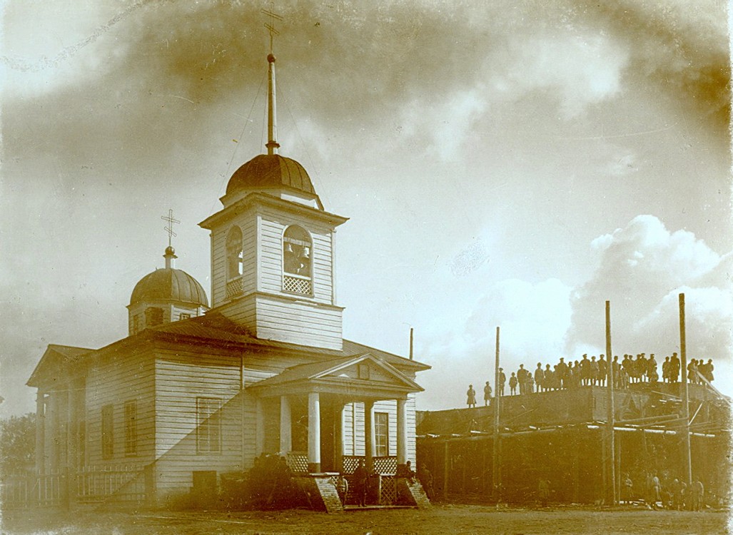 Игра. Церковь Иоанна Богослова (кладбищенская). архивная фотография, Из фондов ГАКО. Фотография сделана еще до переноса здания церкви на кладбище-справа на фото -строительство новой кирпичной церкви.