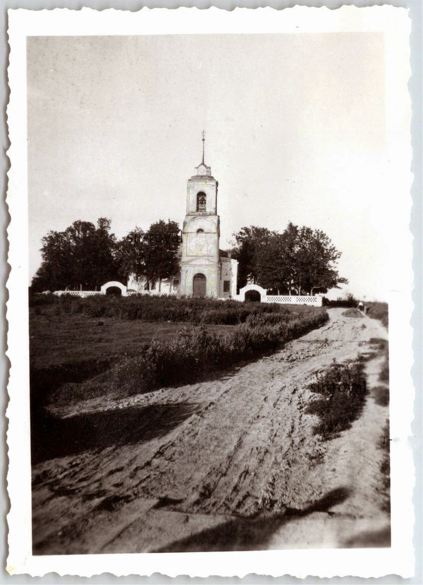Западный фасад. Фото 1942 г. с аукциона e-bay.de, архивная фотография. Церковь Рождества Христова, Ерёмино (Чирский Погост) (Палкинский район, Псковская область)