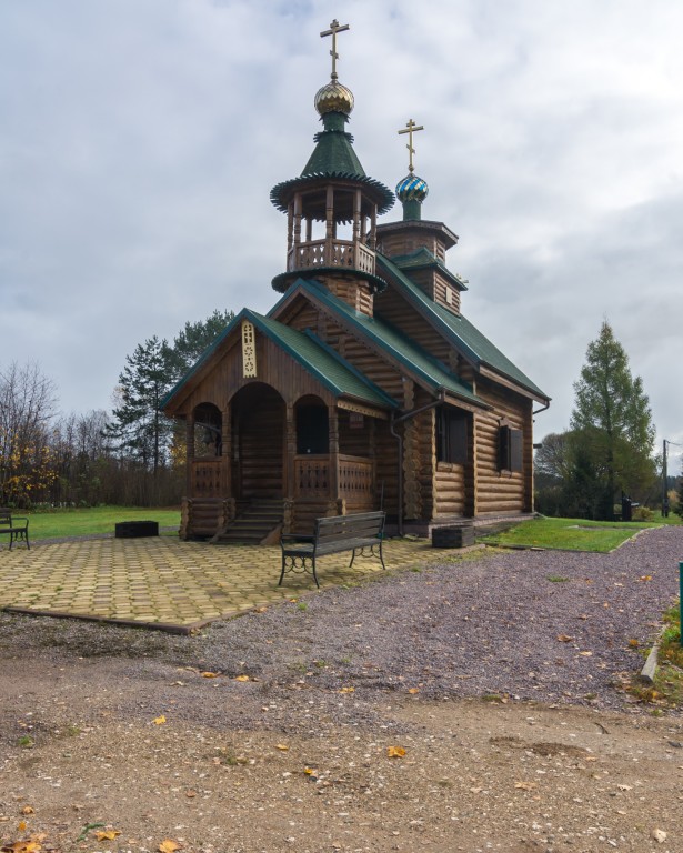 Холова. Церковь Петра и Павла. фасады