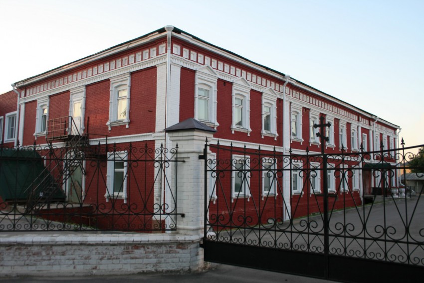 Городец. Городецкий Феодоровский мужской монастырь. Домовая церковь Пантелеимона Целителя. фасады