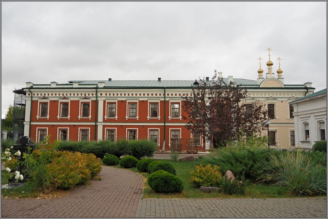 Городец. Городецкий Феодоровский мужской монастырь. Домовая церковь Пантелеимона Целителя. фасады