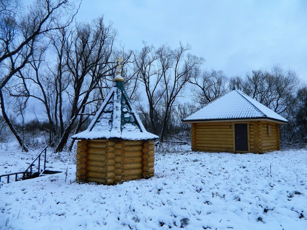 Часовня Сергия Радонежского, Ярыгино (Сергиево-Посадский городской округ, Московская область). фасады, Часовня и большая купальня
