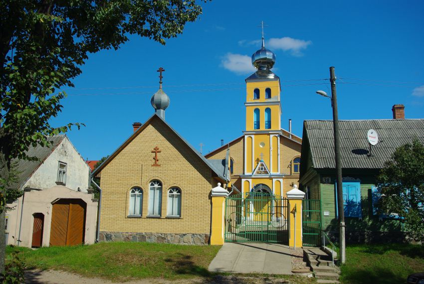 Даугавпилс. Моленная Покрова Пресвятой Богородицы и Николая Чудотворца. общий вид в ландшафте