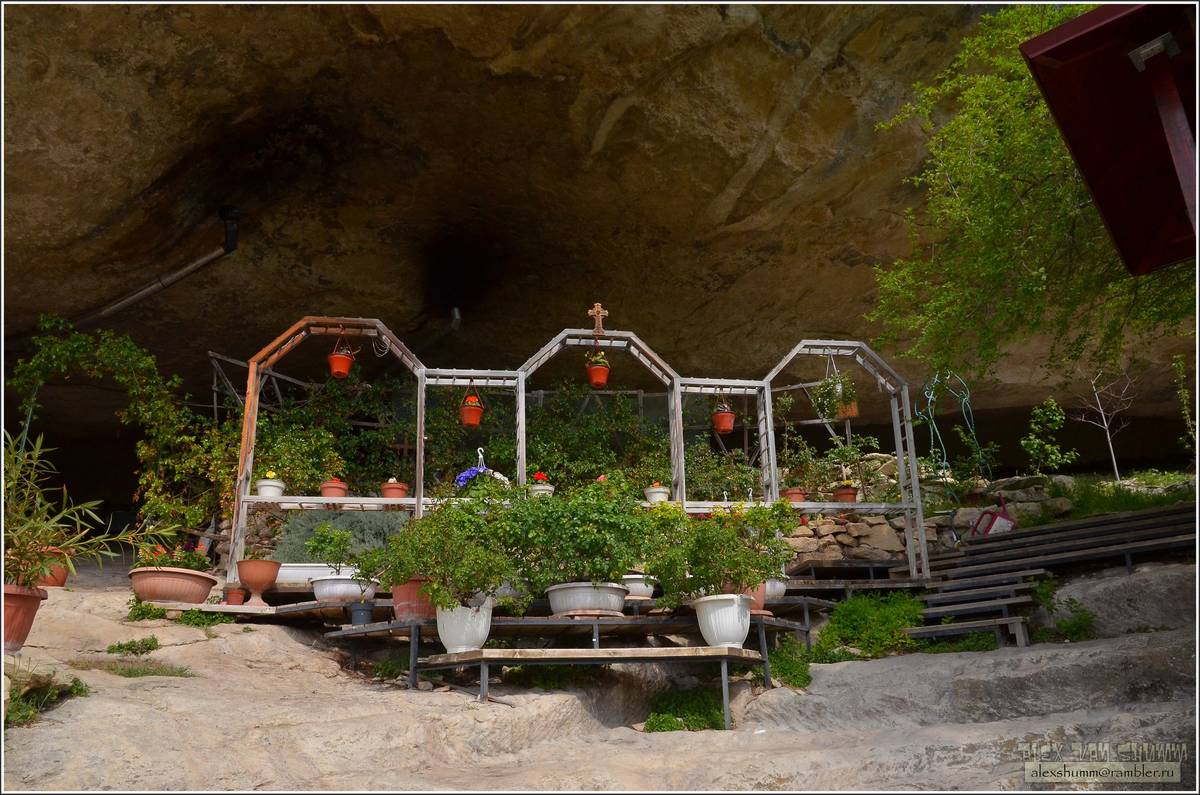 Мужской монастырь Феодора Стратилата, Большое Садовое (Бахчисарайский район, Республика Крым). архитектурные детали