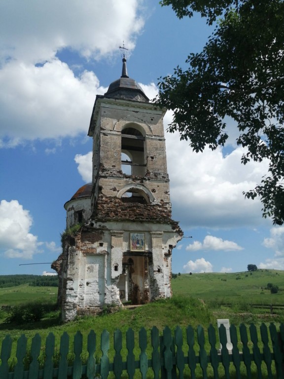 Бараит. Церковь Троицы Живоначальной. фасады