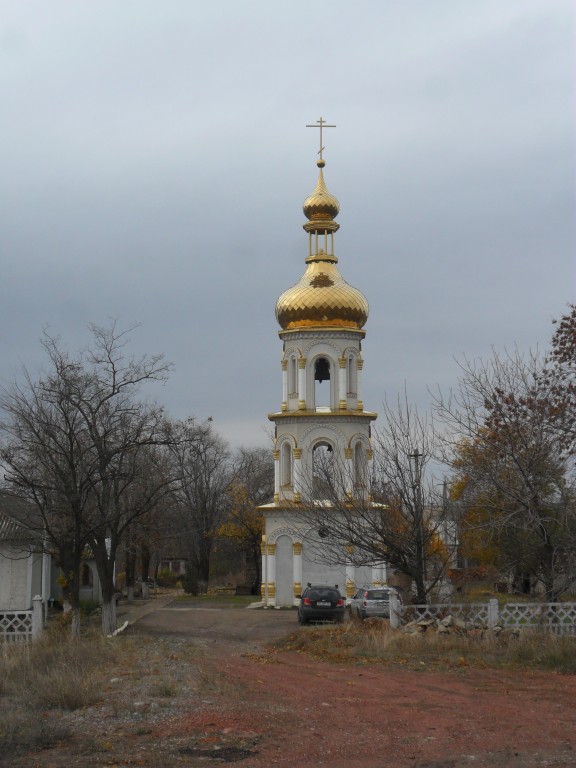 Церковь Сергия Радонежского и Макария, митрополита Киевского, Изварино (Краснодонский район, Украина, Луганская область). фасады, Колокольня