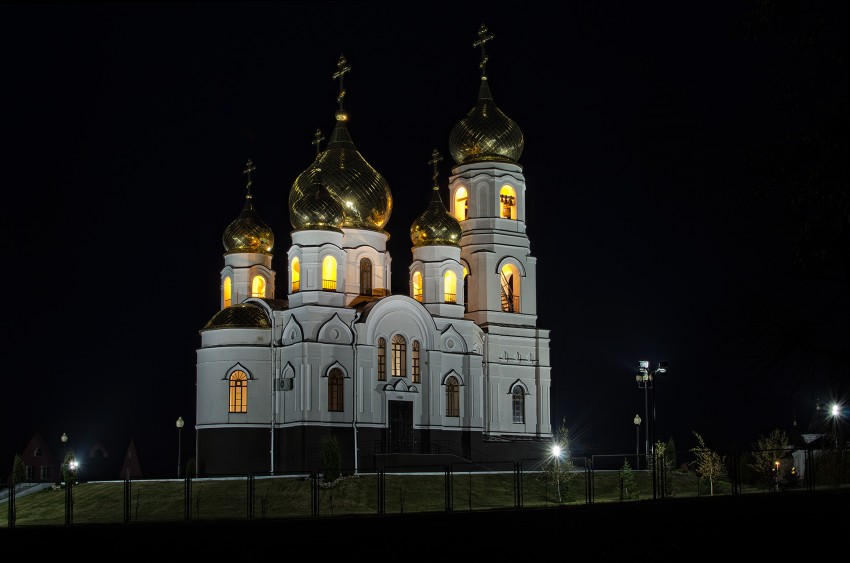 Иоанновский женский монастырь. Церковь Иоанна Кронштадтского, Алексеевка (Хвалынский район, Саратовская область). художественные фотографии, Приятное место. Тихо, чисто, уютно