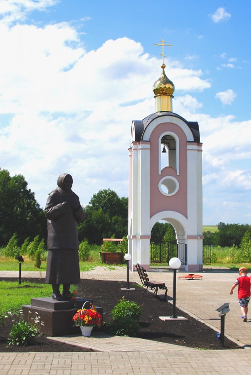 Озерки. Неизвестная часовня. фасады, Часовня на воинском мемориале в селе Озерки